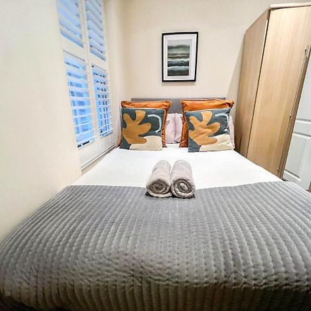 3 Bedroom Apartment With Private Terrace In Pimlico, Westminster, Victoria 런던 외부 사진