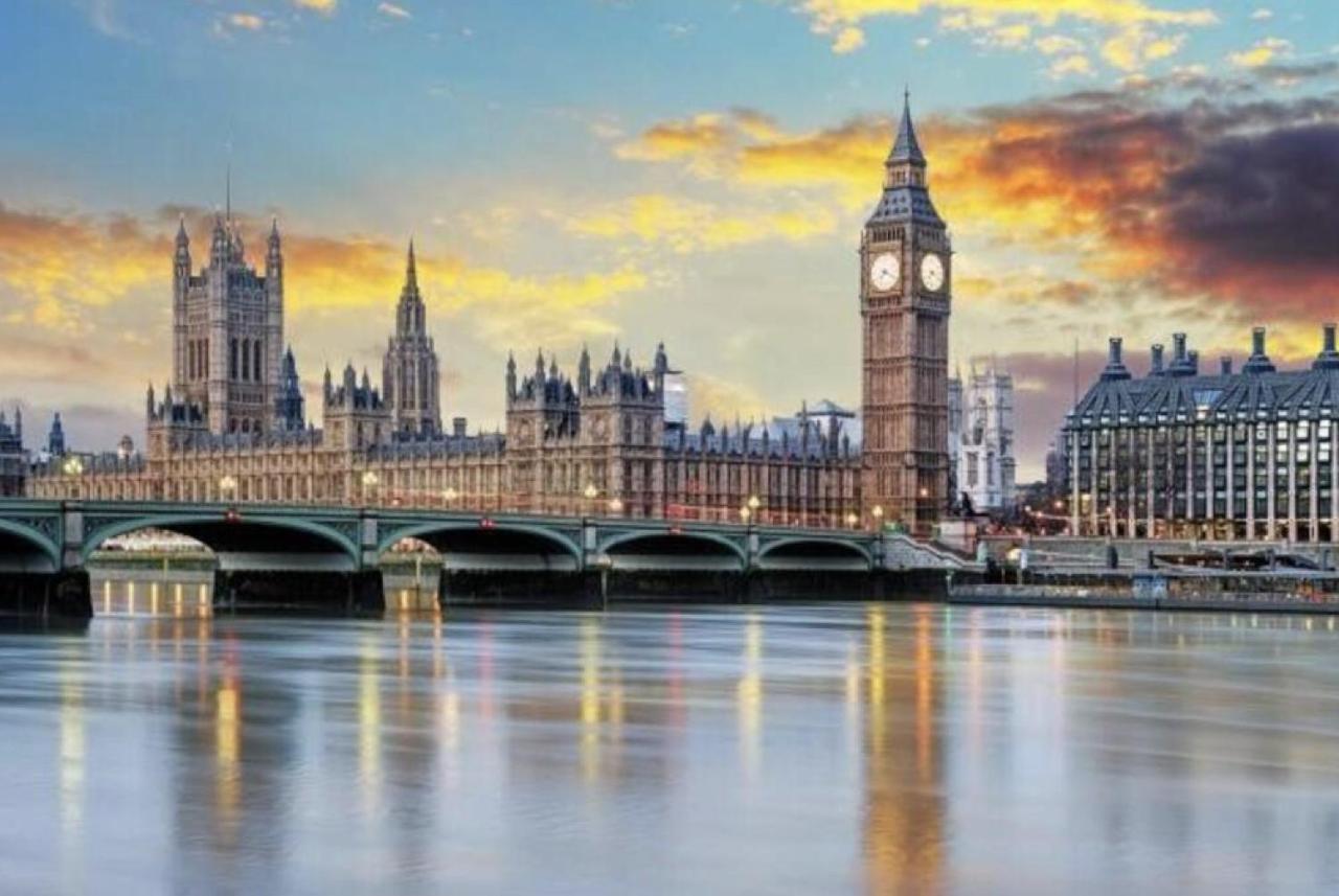 3 Bedroom Apartment With Private Terrace In Pimlico, Westminster, Victoria 런던 외부 사진