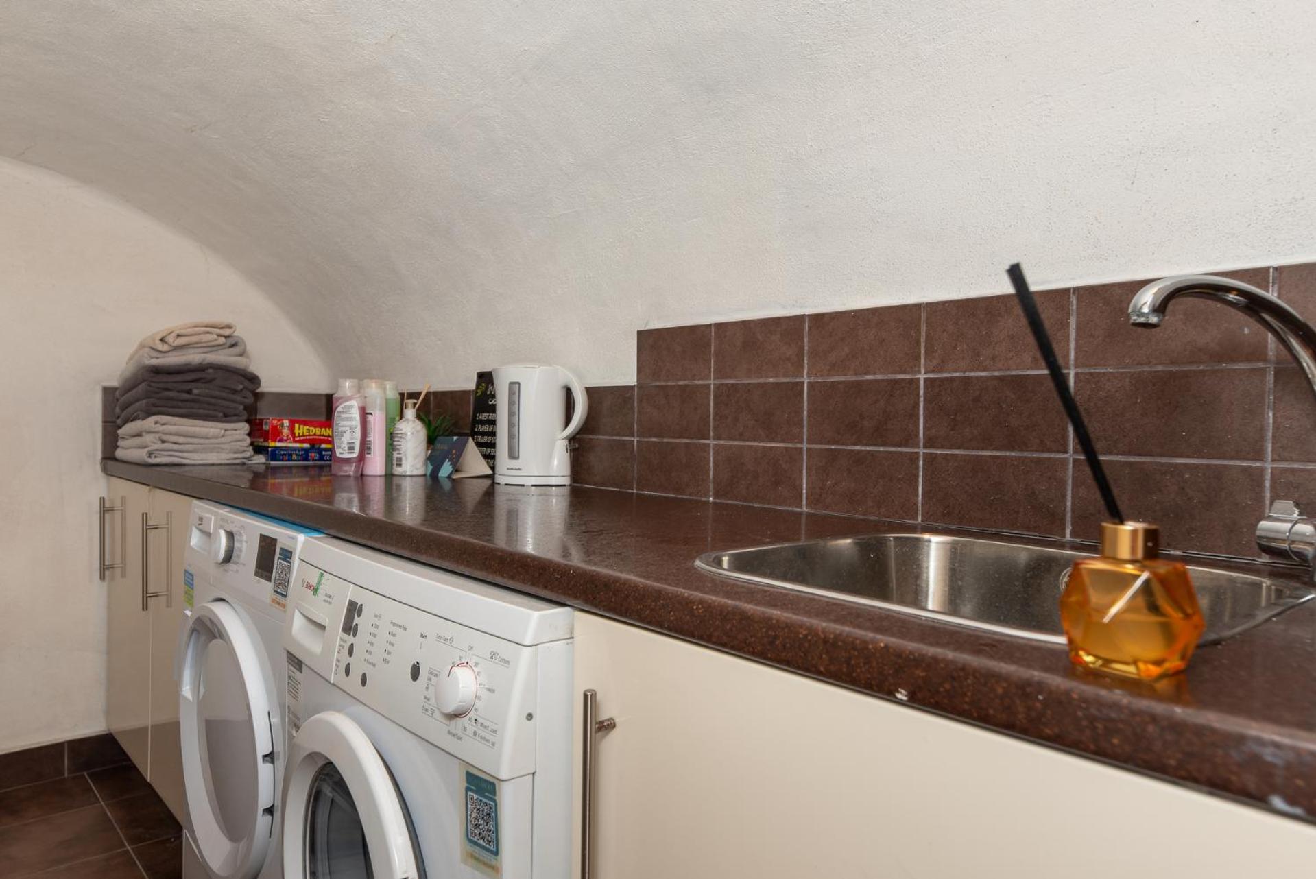 3 Bedroom Apartment With Private Terrace In Pimlico, Westminster, Victoria 런던 외부 사진