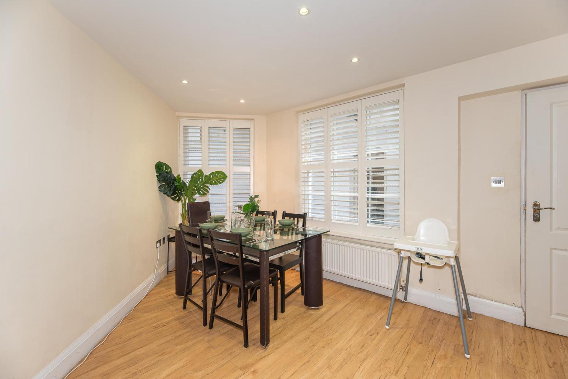 3 Bedroom Apartment With Private Terrace In Pimlico, Westminster, Victoria 런던 외부 사진