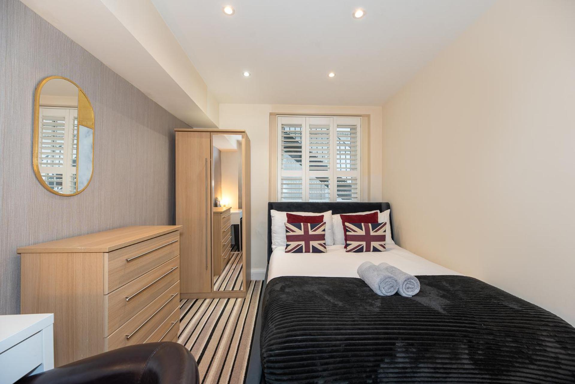 3 Bedroom Apartment With Private Terrace In Pimlico, Westminster, Victoria 런던 외부 사진