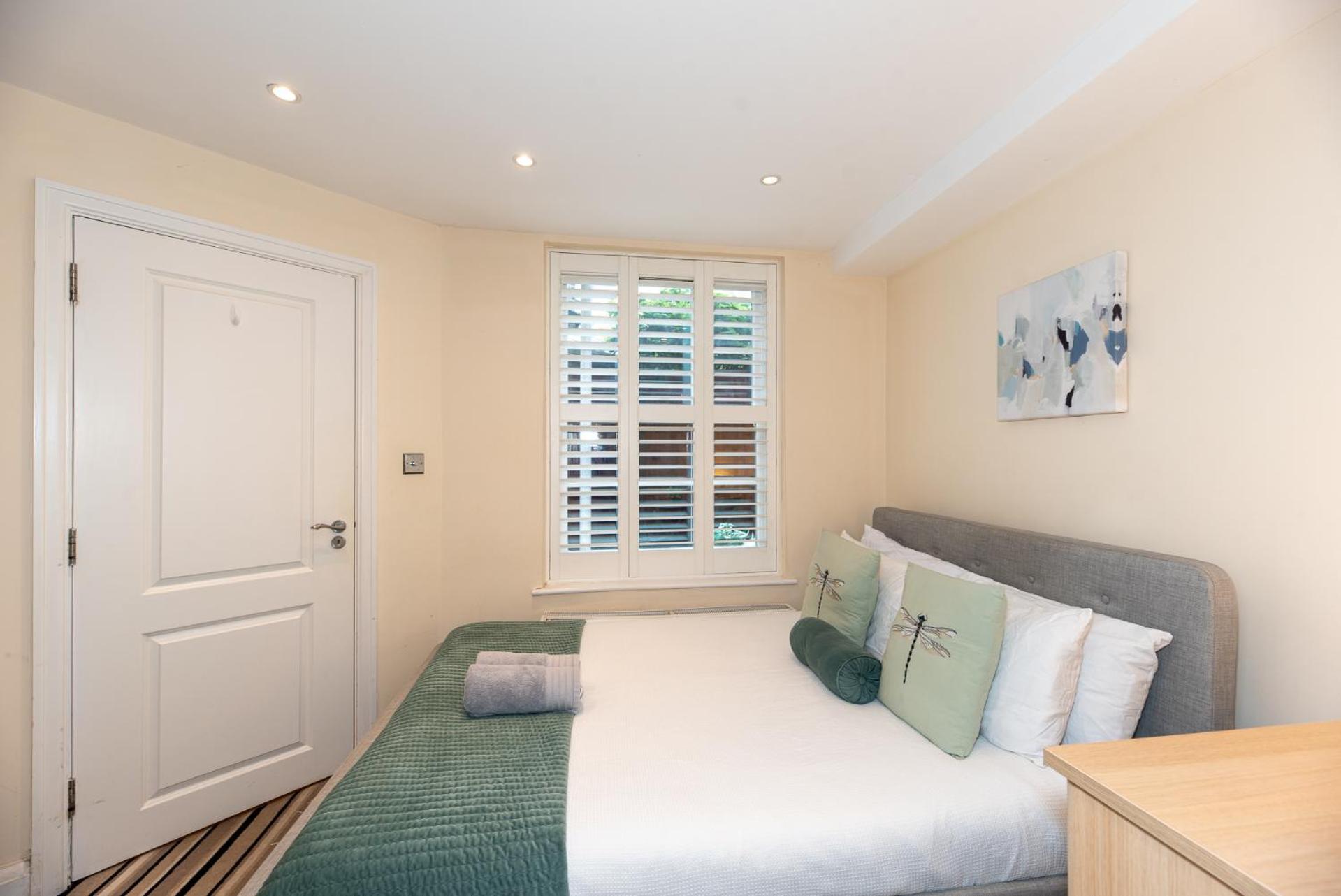 3 Bedroom Apartment With Private Terrace In Pimlico, Westminster, Victoria 런던 외부 사진