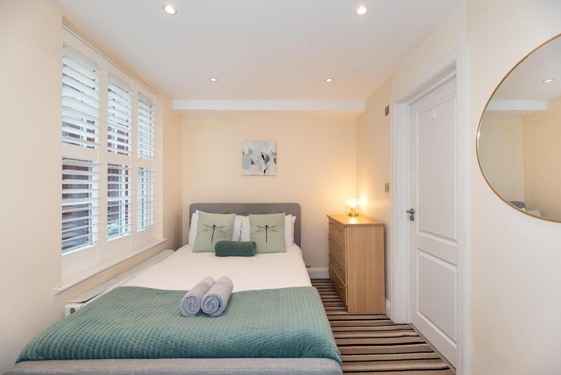 3 Bedroom Apartment With Private Terrace In Pimlico, Westminster, Victoria 런던 외부 사진