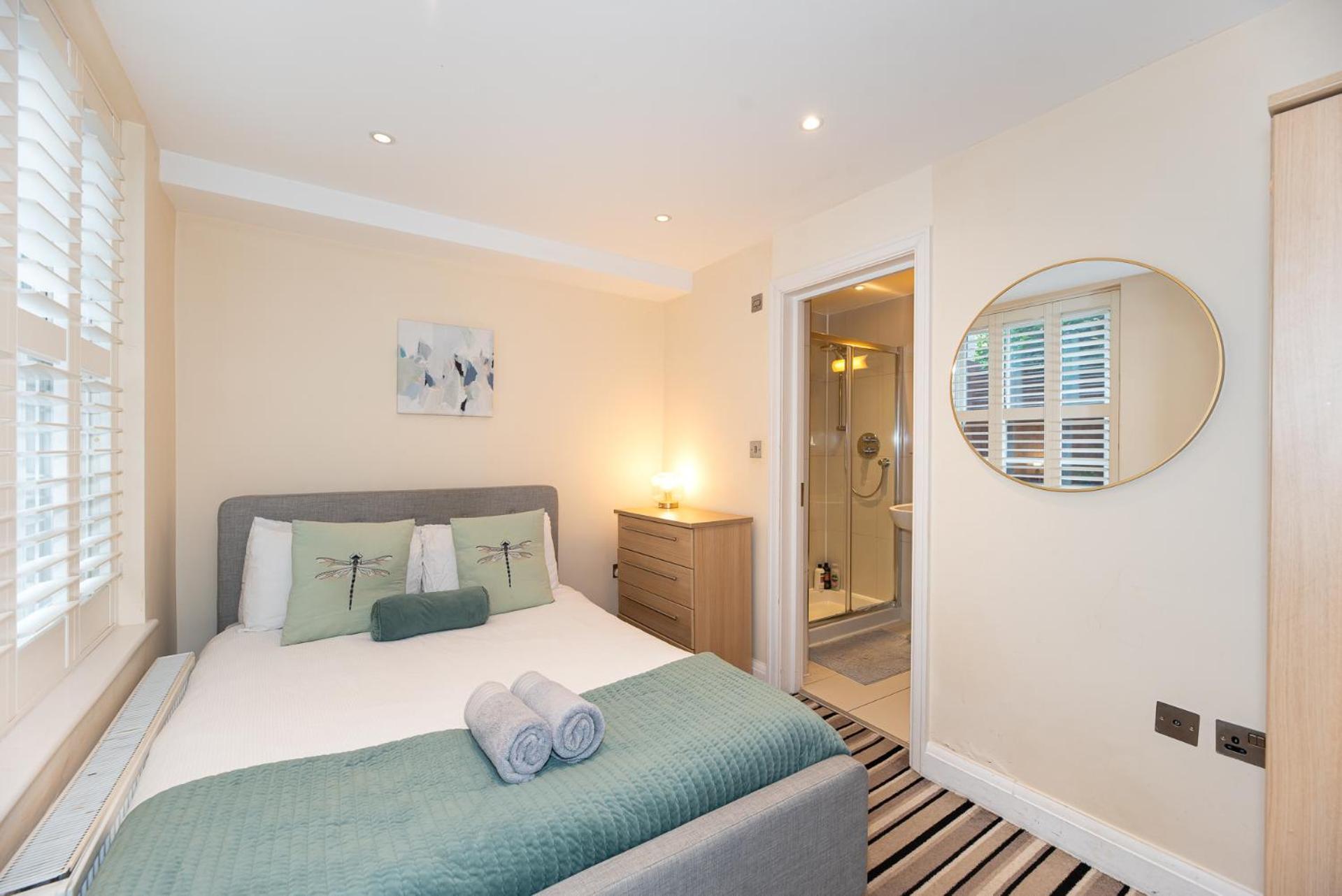 3 Bedroom Apartment With Private Terrace In Pimlico, Westminster, Victoria 런던 외부 사진