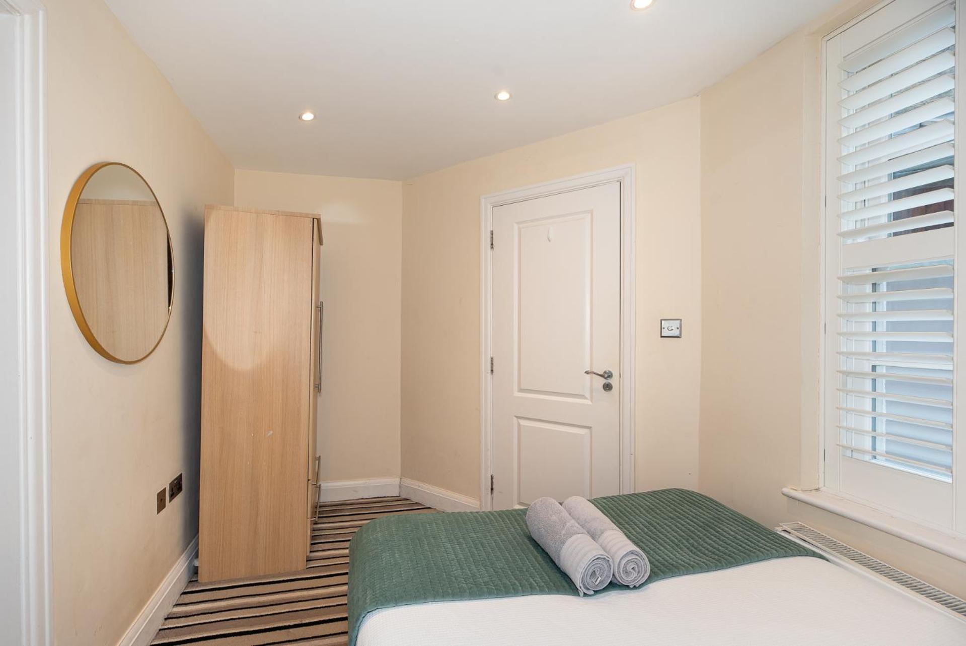 3 Bedroom Apartment With Private Terrace In Pimlico, Westminster, Victoria 런던 외부 사진