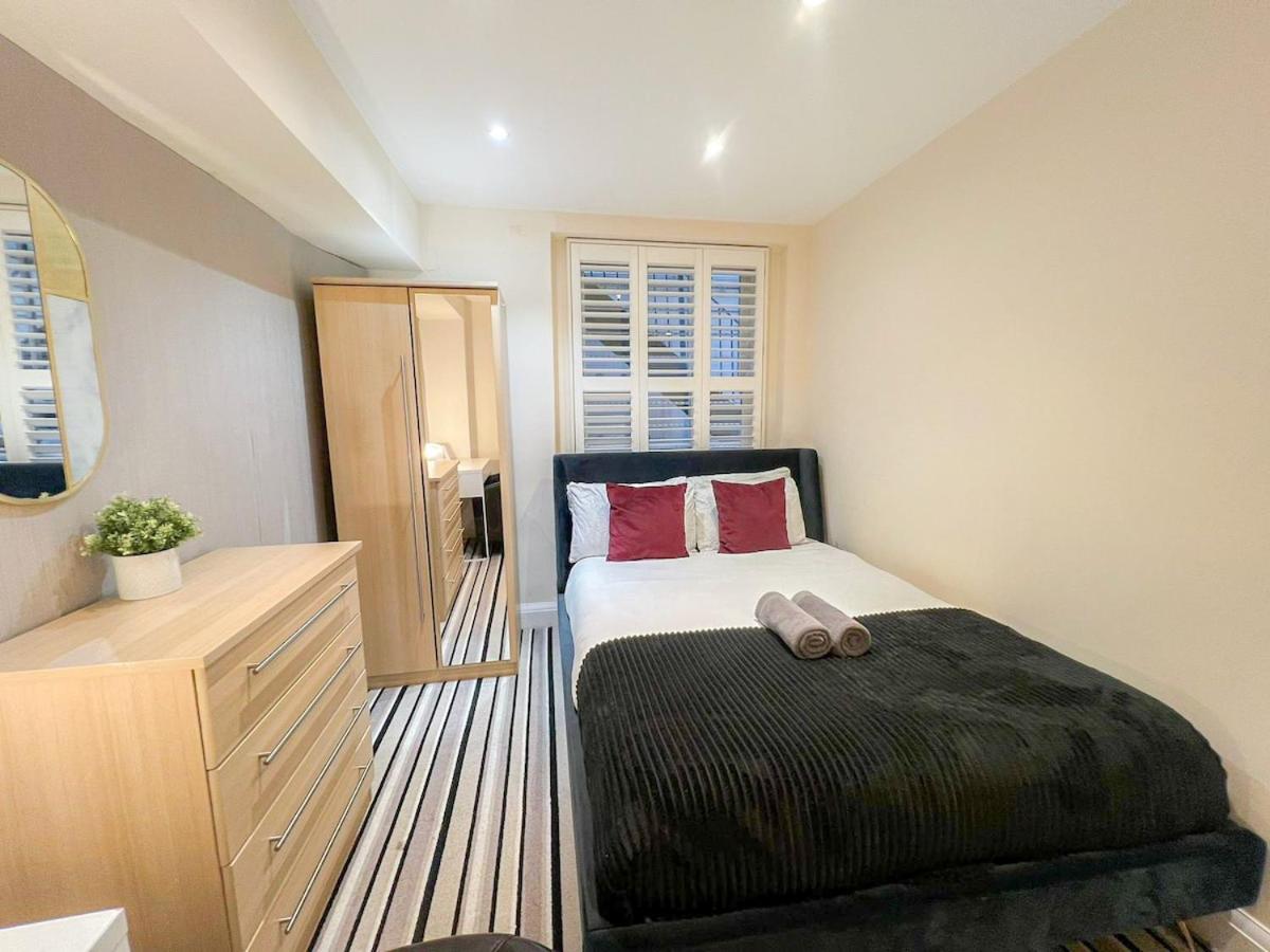 3 Bedroom Apartment With Private Terrace In Pimlico, Westminster, Victoria 런던 외부 사진