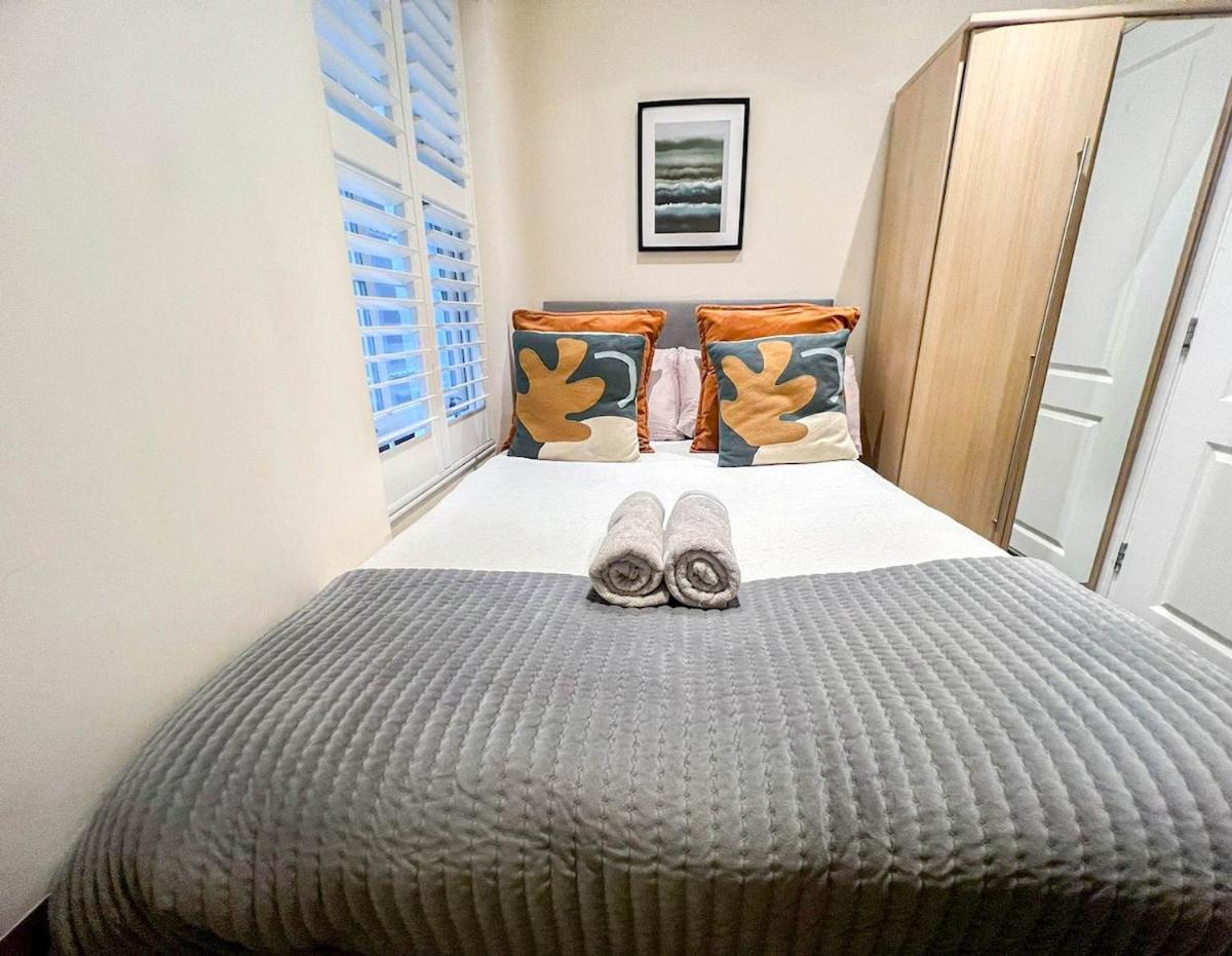 3 Bedroom Apartment With Private Terrace In Pimlico, Westminster, Victoria 런던 외부 사진