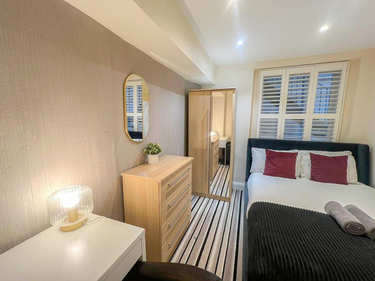 3 Bedroom Apartment With Private Terrace In Pimlico, Westminster, Victoria 런던 외부 사진