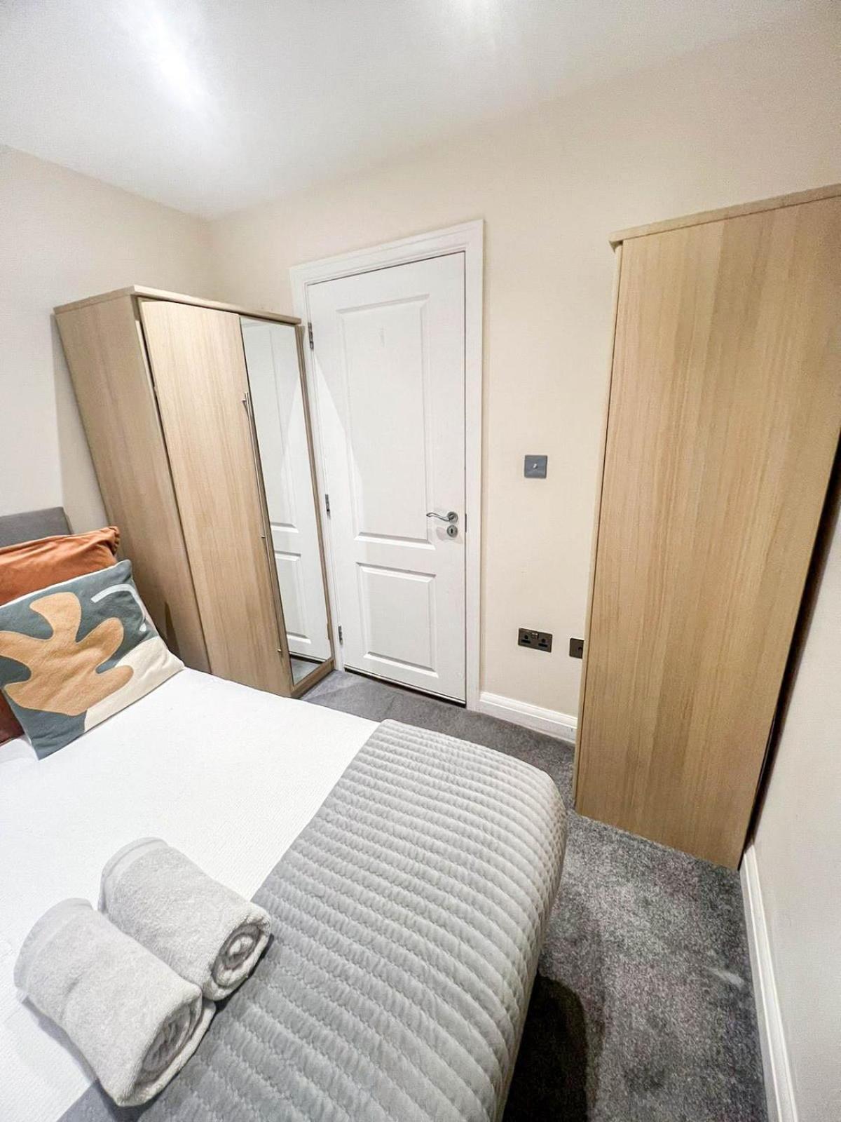 3 Bedroom Apartment With Private Terrace In Pimlico, Westminster, Victoria 런던 외부 사진