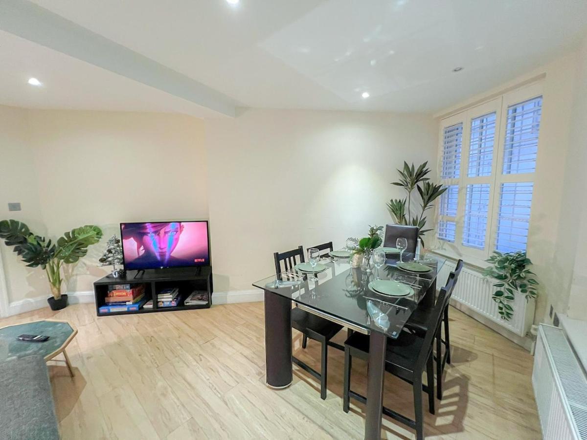 3 Bedroom Apartment With Private Terrace In Pimlico, Westminster, Victoria 런던 외부 사진