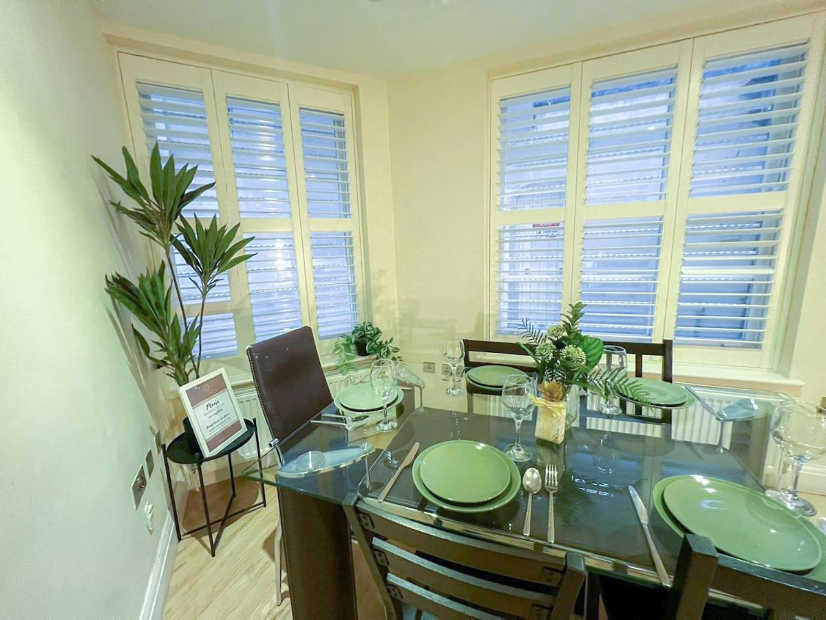 3 Bedroom Apartment With Private Terrace In Pimlico, Westminster, Victoria 런던 외부 사진