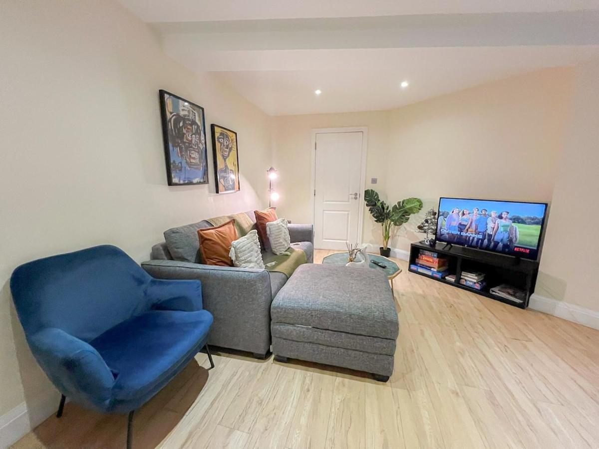 3 Bedroom Apartment With Private Terrace In Pimlico, Westminster, Victoria 런던 외부 사진