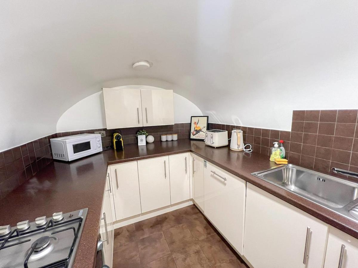3 Bedroom Apartment With Private Terrace In Pimlico, Westminster, Victoria 런던 외부 사진
