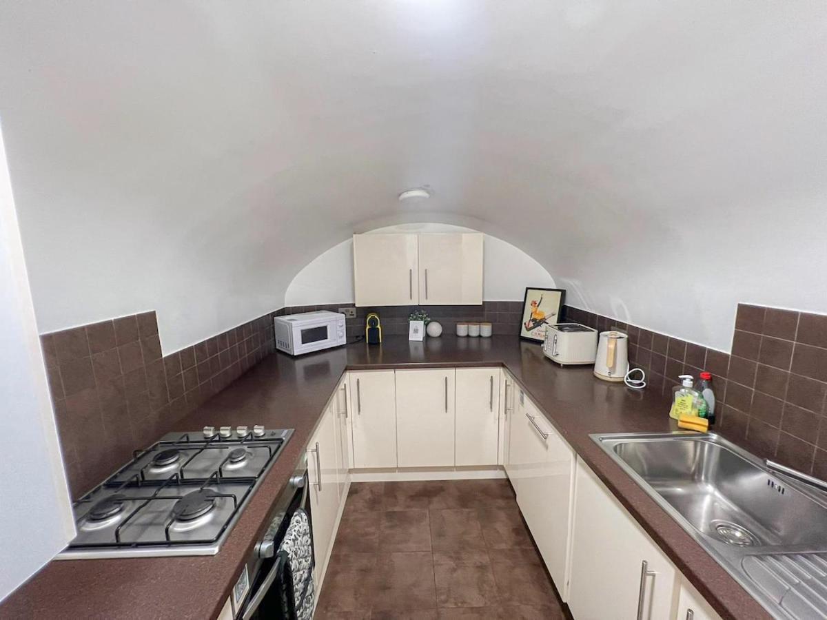 3 Bedroom Apartment With Private Terrace In Pimlico, Westminster, Victoria 런던 외부 사진