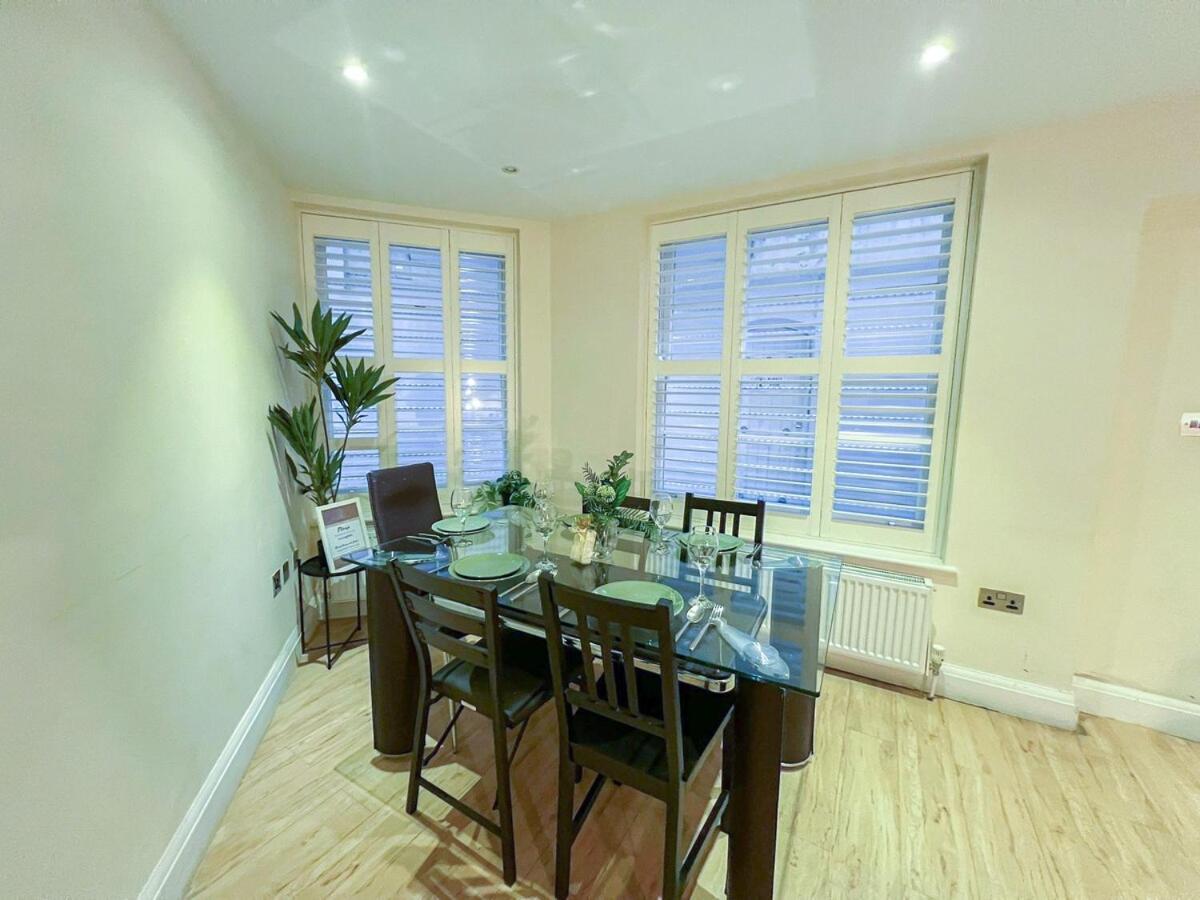 3 Bedroom Apartment With Private Terrace In Pimlico, Westminster, Victoria 런던 외부 사진