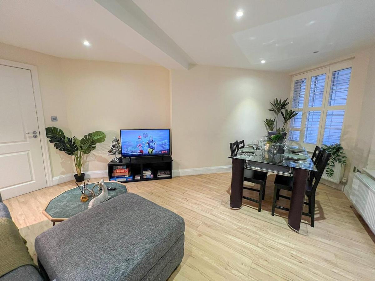 3 Bedroom Apartment With Private Terrace In Pimlico, Westminster, Victoria 런던 외부 사진