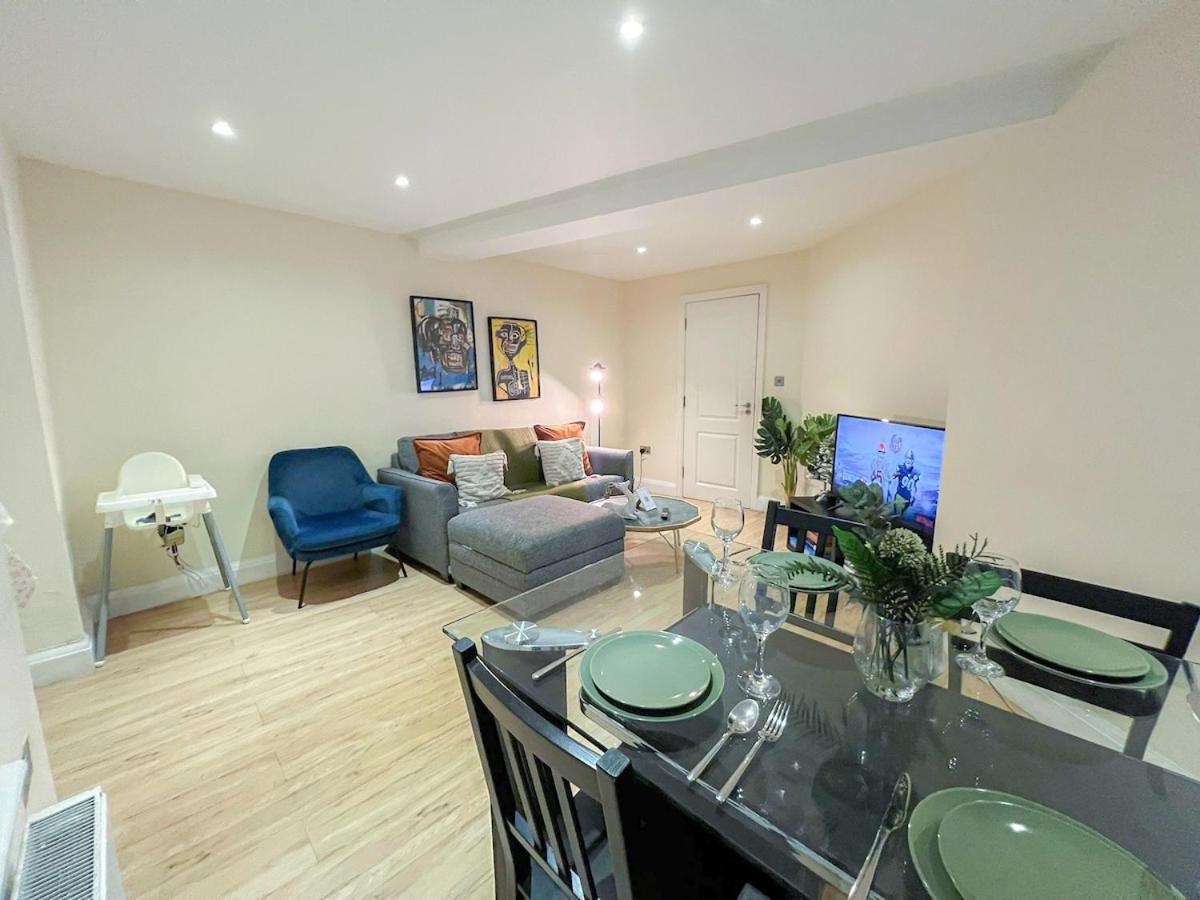 3 Bedroom Apartment With Private Terrace In Pimlico, Westminster, Victoria 런던 외부 사진