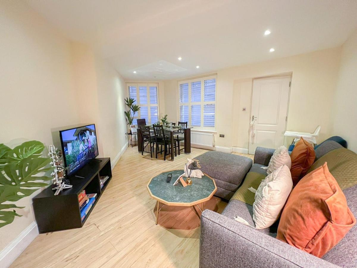 3 Bedroom Apartment With Private Terrace In Pimlico, Westminster, Victoria 런던 외부 사진